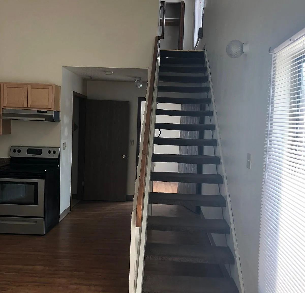 320 E Burlington St — Photo 2