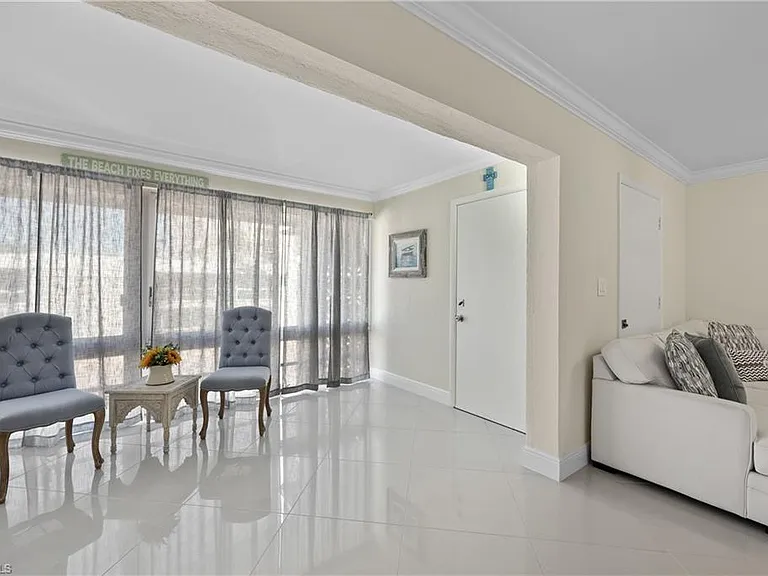 2100 Gulf Shore Blvd N #212 — Photo 3
