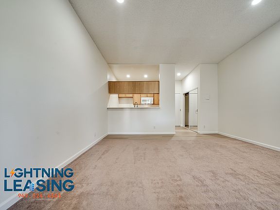 5th image of 11225 3/5 Morrison St #209D