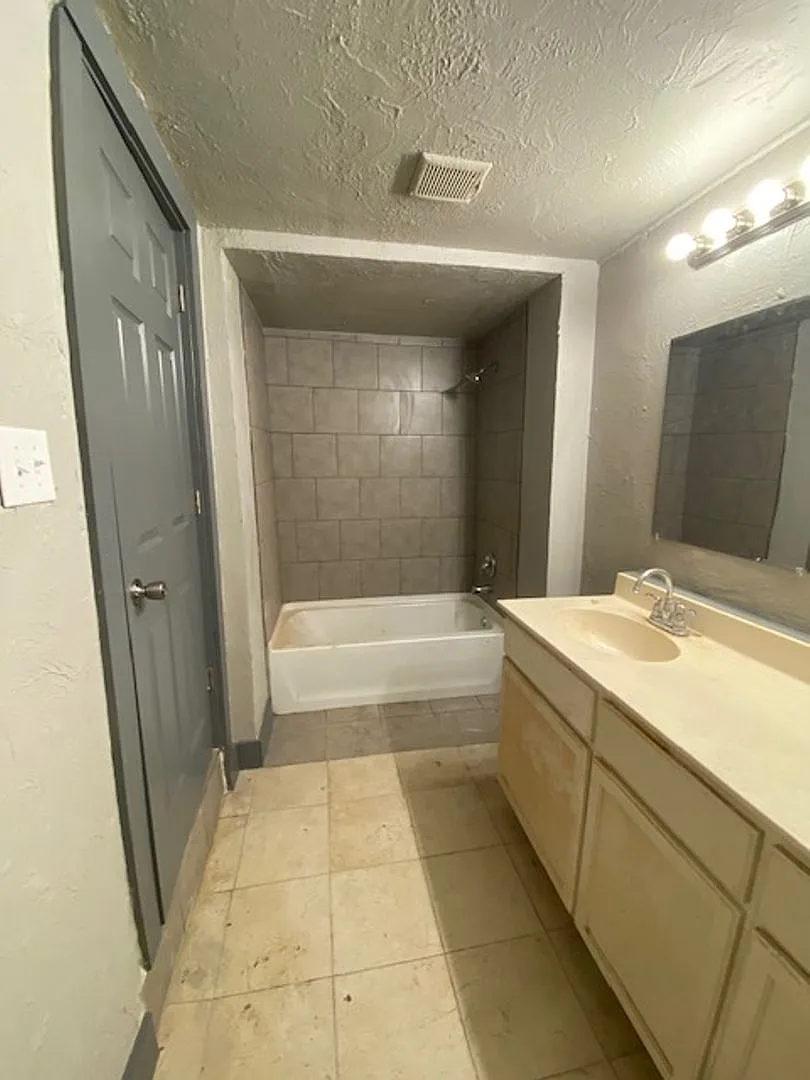 **Charming 3-Bedroom, 2-Bath Home in West Tulsa $1,295/Month — Photo 2