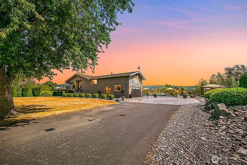 4th image of 1835 E Smith Road