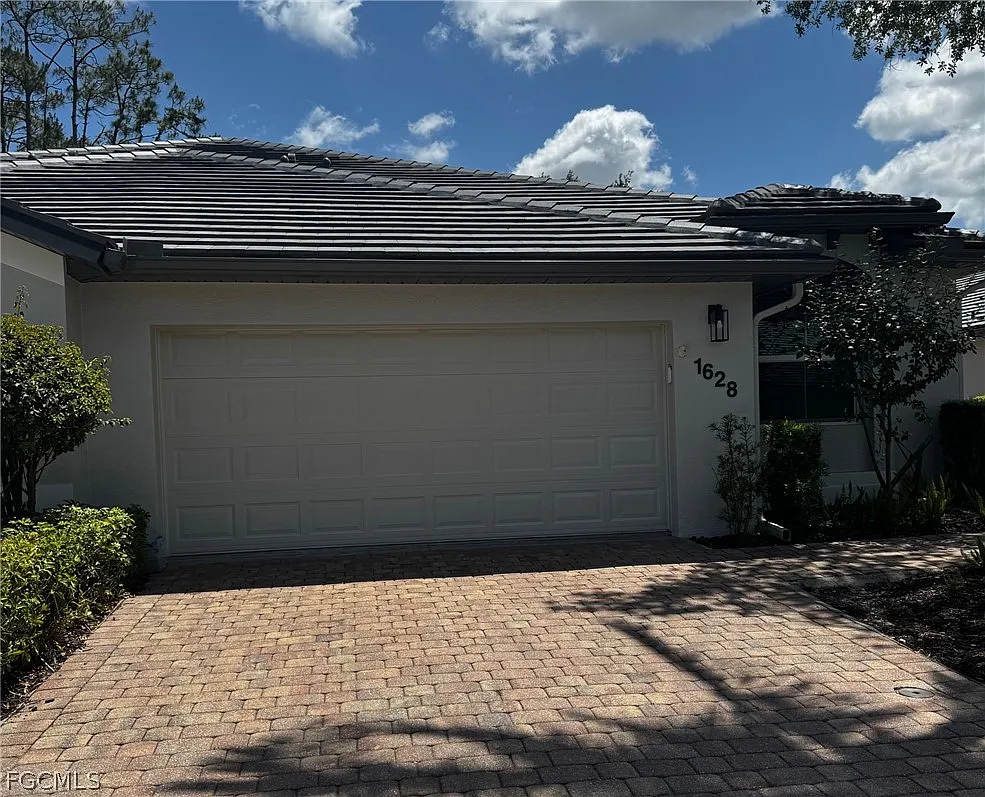 3 bed, 2.0 bath, 1879 sqft, $6,500 — Photo 1