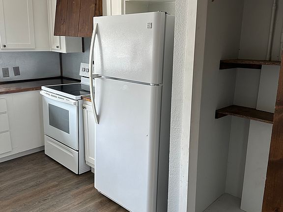5th image of 138 W Maud Ave #6