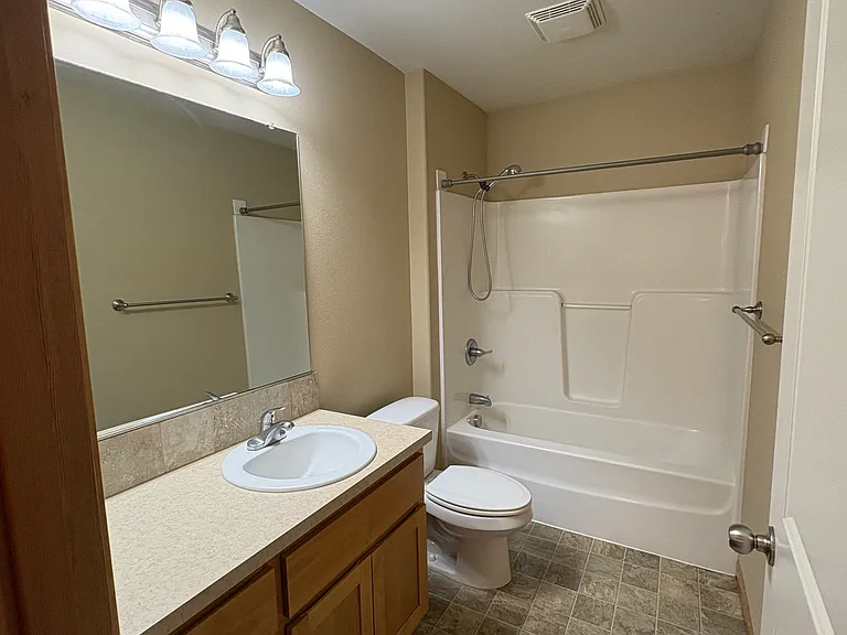 SW Juniper Ave — Photo 6