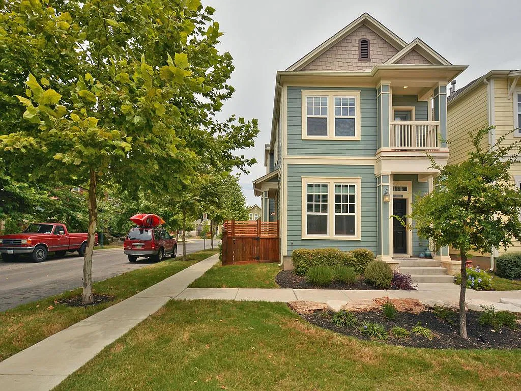 3 bed, 2.5 bath, 1539 sqft, $3,695 — Photo 2