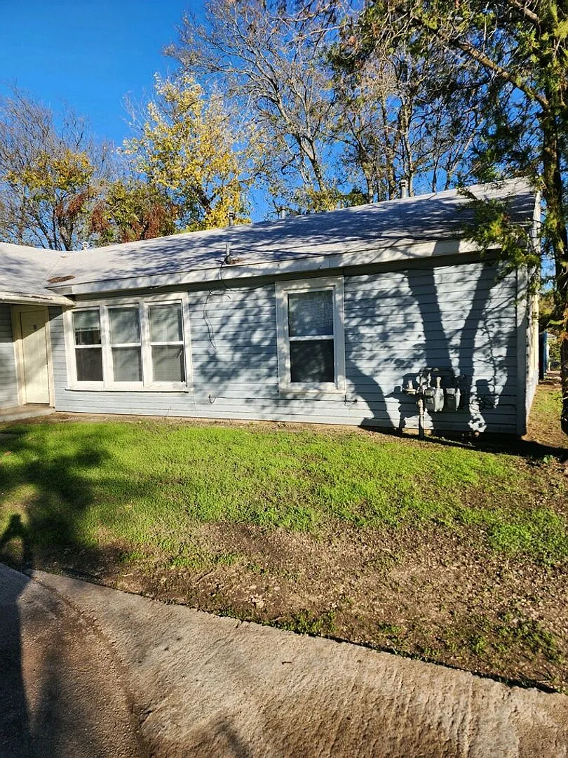 1903 Poage Ave — Photo 1