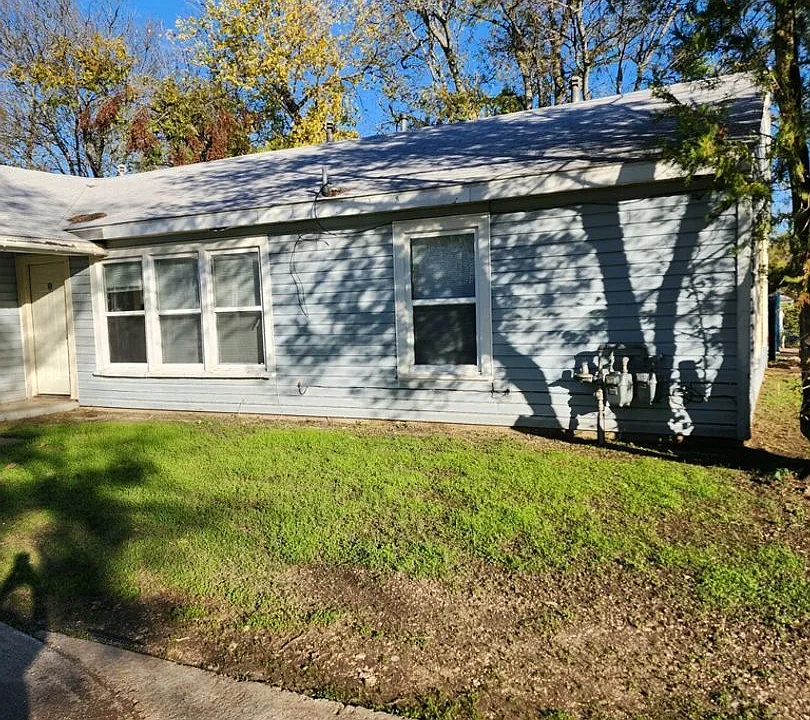 1903 Poage Ave