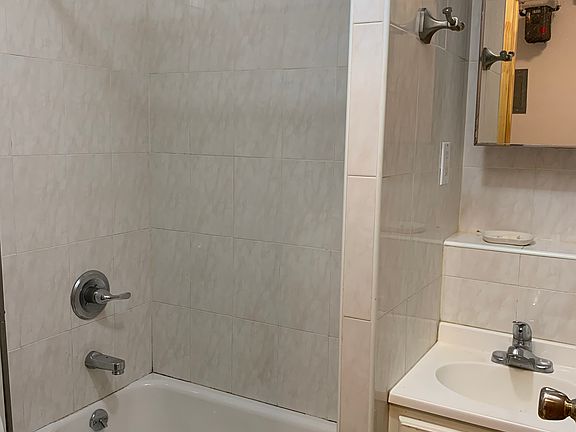3rd image of 41 Essex St APT 9