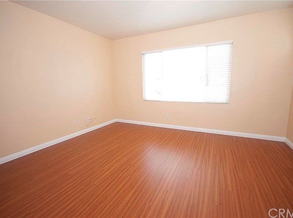 5th image of 124 Woodcrest Ln