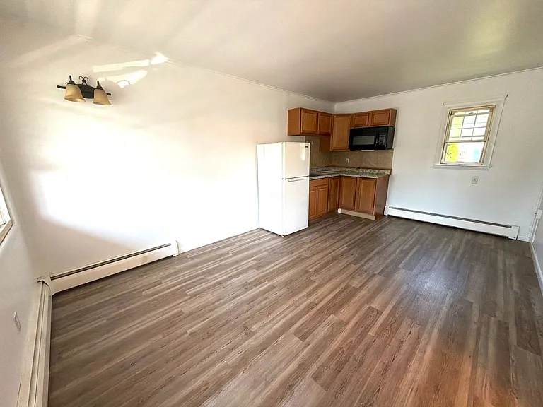 220 Broad St #E — Photo 2