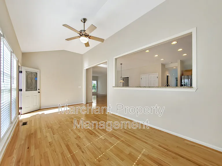 15 Silverthorn Ct — Photo 23
