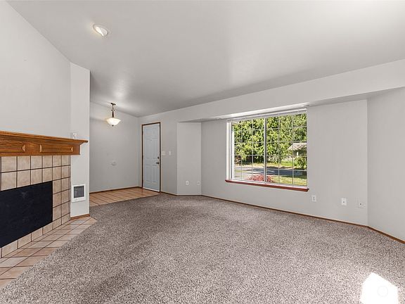 4th image of 5914 5916 206th Street Ct E
