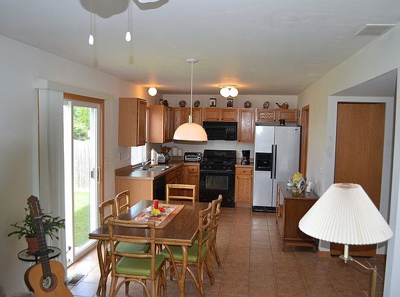 3rd image of 2210 N Cheswick Ct