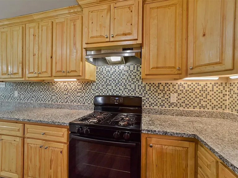 214 Schilling St — Photo 9