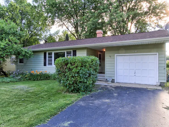 10013 N Golf Rd, Richmond, IL 60071