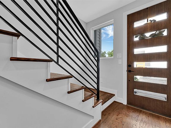 5th image of 804 Woodcrest Dr #A
