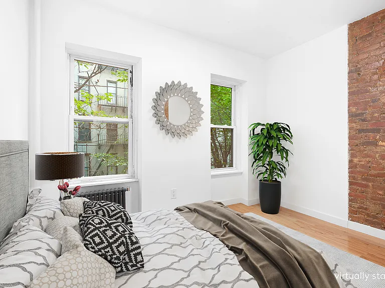 412 E 9th St #8 — Photo 3