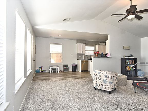 5th image of 2021 E Concord St