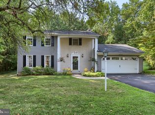 1517 Bradley Ave, Hummelstown, PA 17036