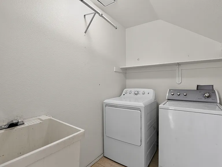 5413 Harmony St — Photo 20