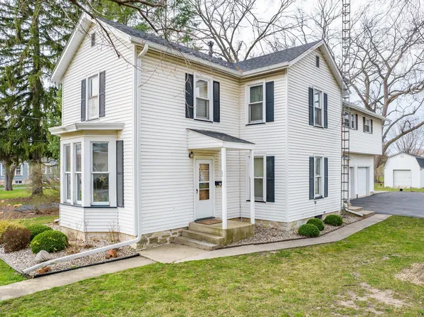 211 E 4th St, Sandwich, IL 60548