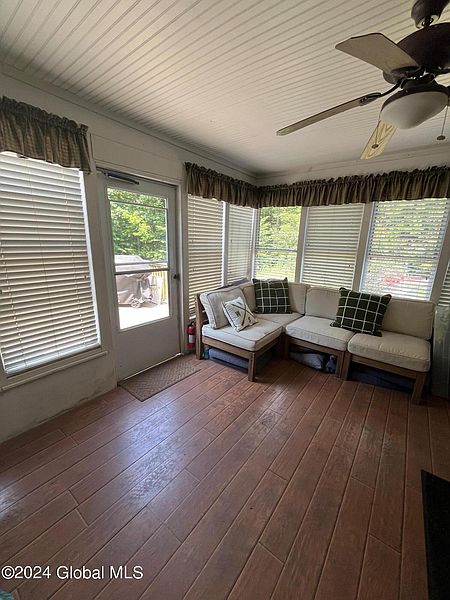 5th image of 100 Pine Lane