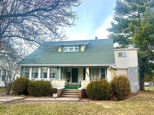 832 E 2nd St, Defiance, OH 43512