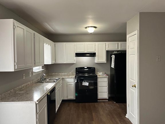 3rd image of 3593 Sundart Dr