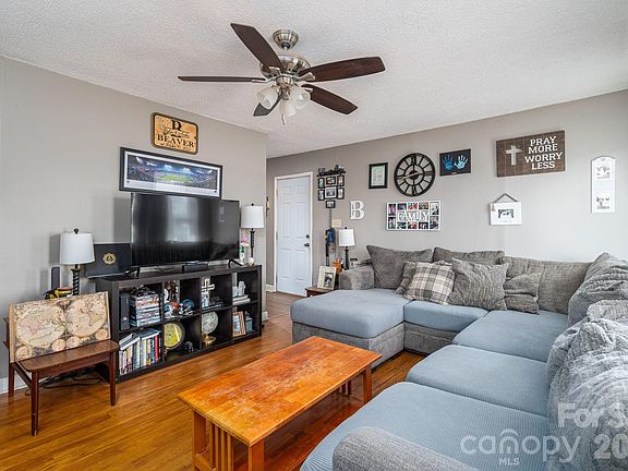 3rd image of 104 White St