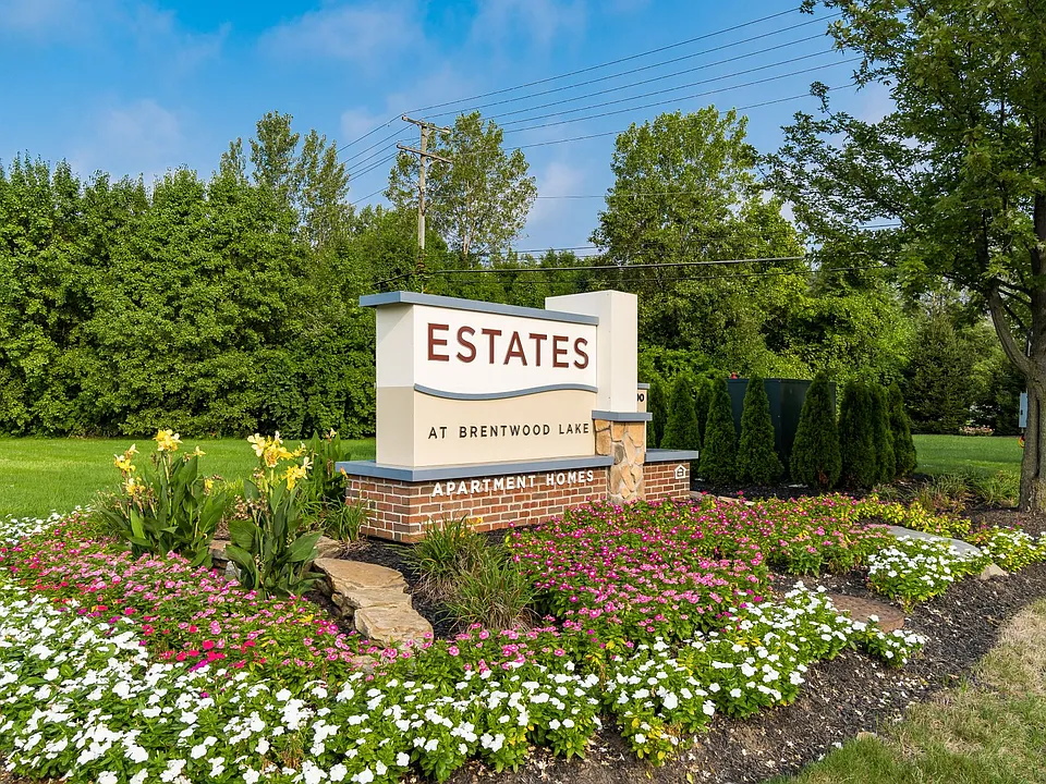 Estates at Brentwood Lake