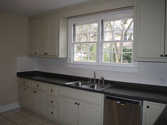 4th image of 511 Hanna St