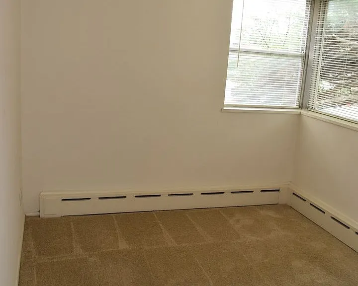 312 W Clark St — Photo 9