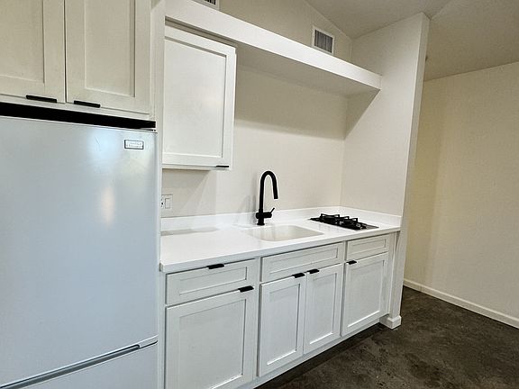 5th image of 366 E Weldon Ave