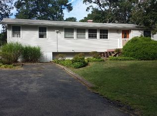 8 Herd Ln, East Setauket, NY 11733