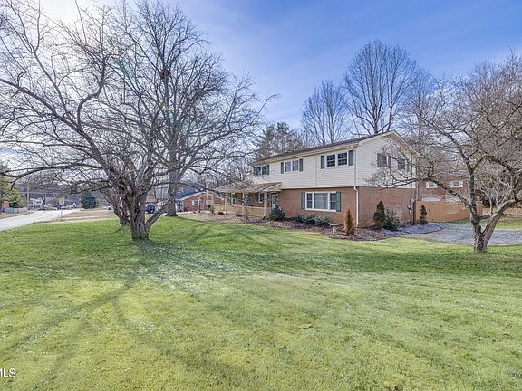 4th image of 2405 Rambling Rd