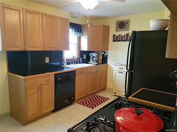 4th image of 211 Rosemont Ave