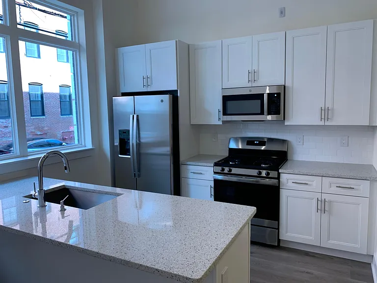 1115 N American St #E2 — Photo 1