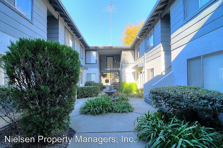 1st image of 1619 G St APT 02