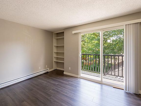 3rd image of 9556 Sand Point Way NE APT 7