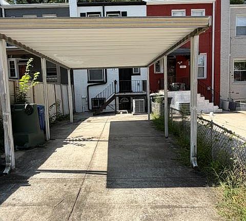 3rd image of 28 Hawaii Ave NE