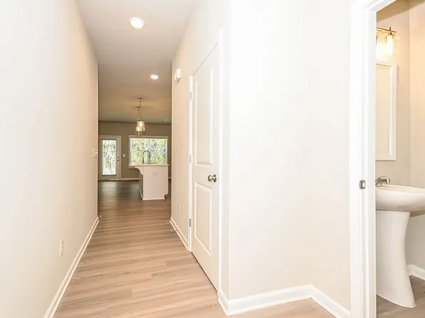 814 Calvin Park Dr, Ball Ground, GA