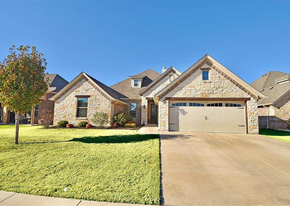 1st image of 319 Oar Wood Dr