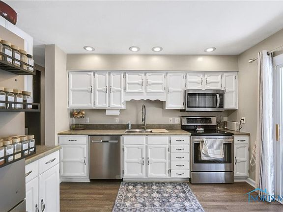 5th image of 250 Southwood Dr