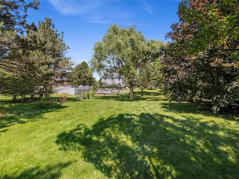 40 Alverstone Way — Photo 44