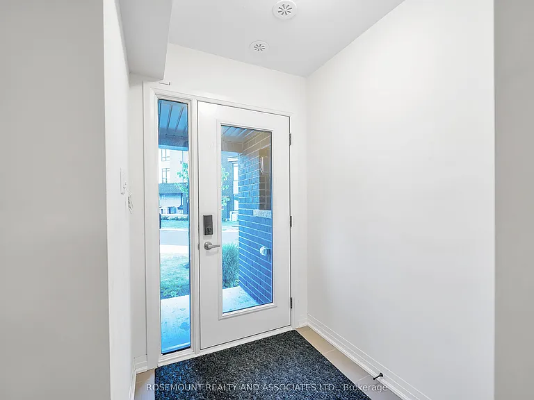 9 Esquire Way — Photo 3