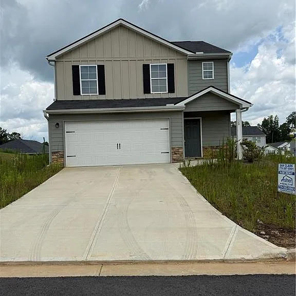 128 Oxford Ln — Photo 1