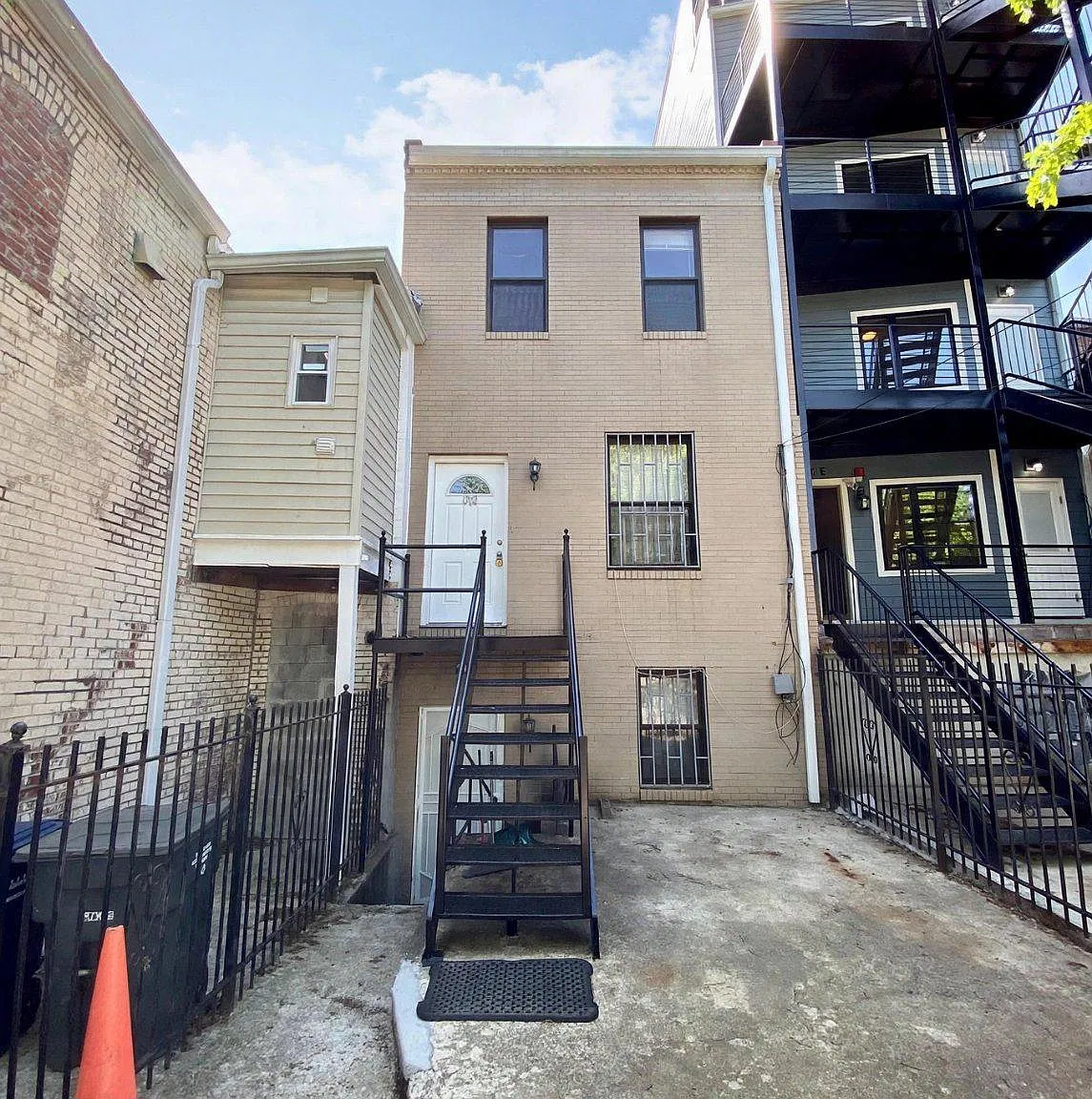2 bed, 2.0 bath, 750 sqft, $1,950 — Photo 1