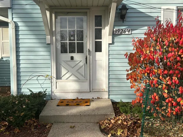 3926 Hunters Ridge Dr APT 4, Lansing, MI 48911