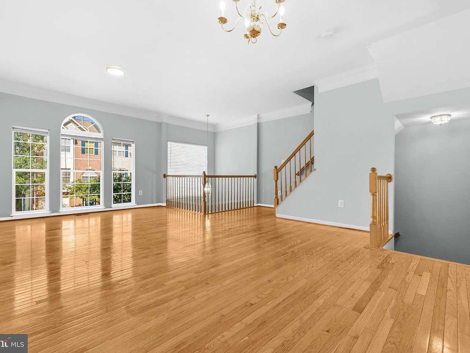 3 bed, 3.5 bath, 2318 sqft, $3,000 — Photo 3