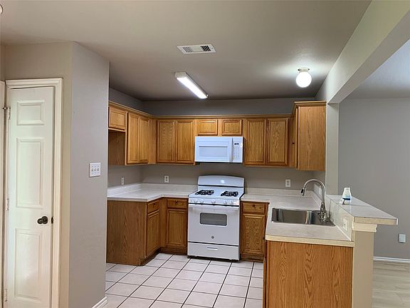 4th image of 5739 Wandering Creek Dr